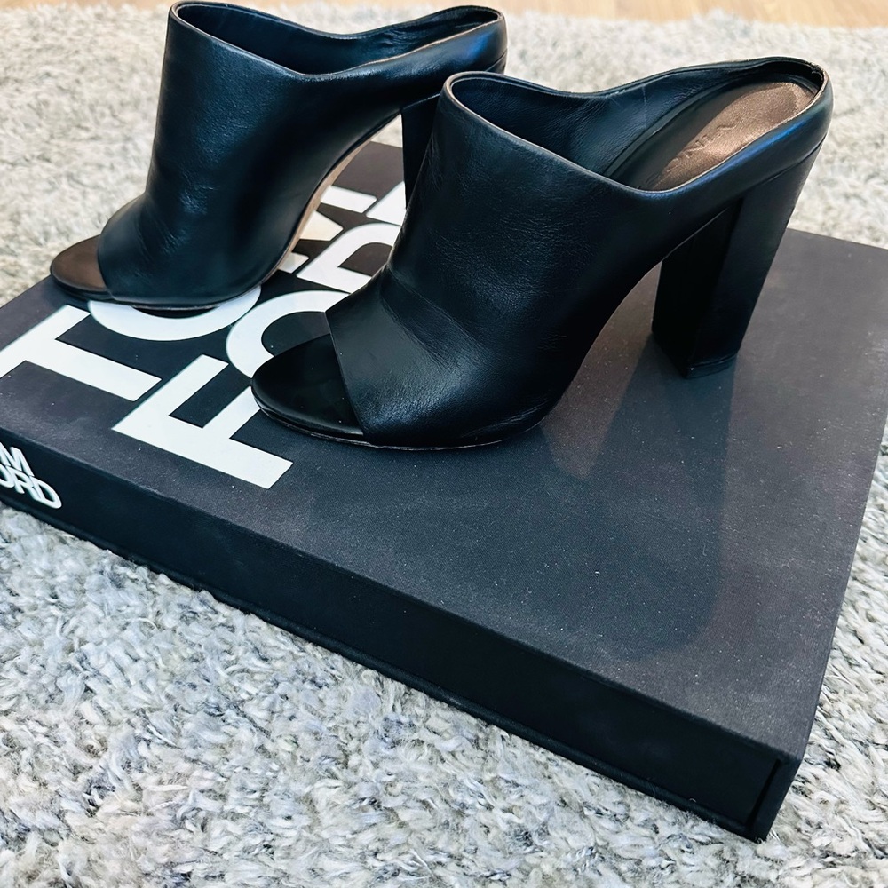 VINCE Black Mules